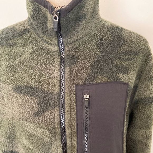 Abercrombie & Fitch Camouflage Sherpa Fleece Jacket - Picture 4 of 16
